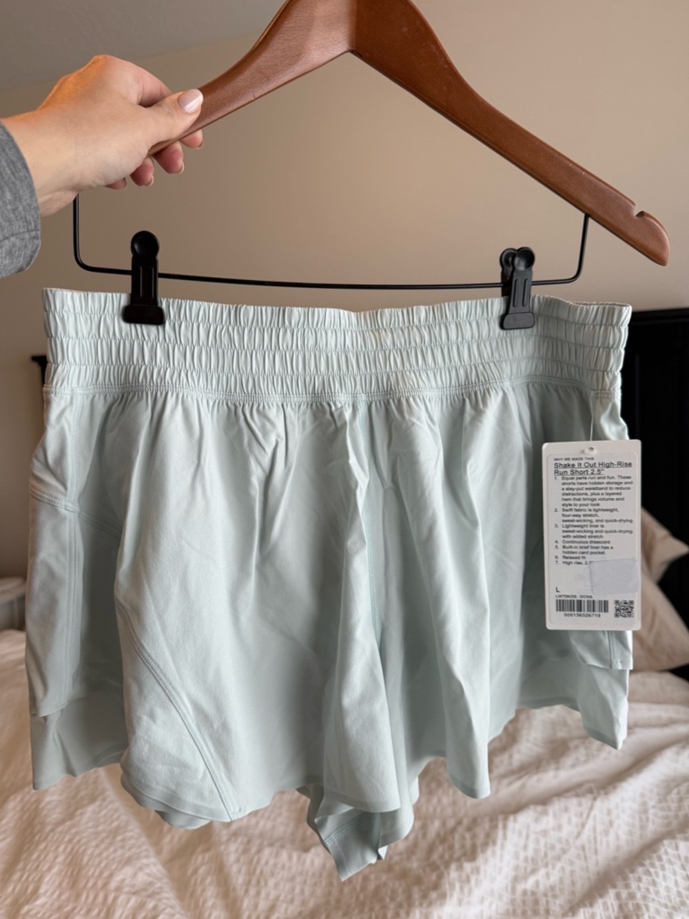 NWT Lululemon Shake It Out High Rise Shorts 2.5 L Large Ocean Air